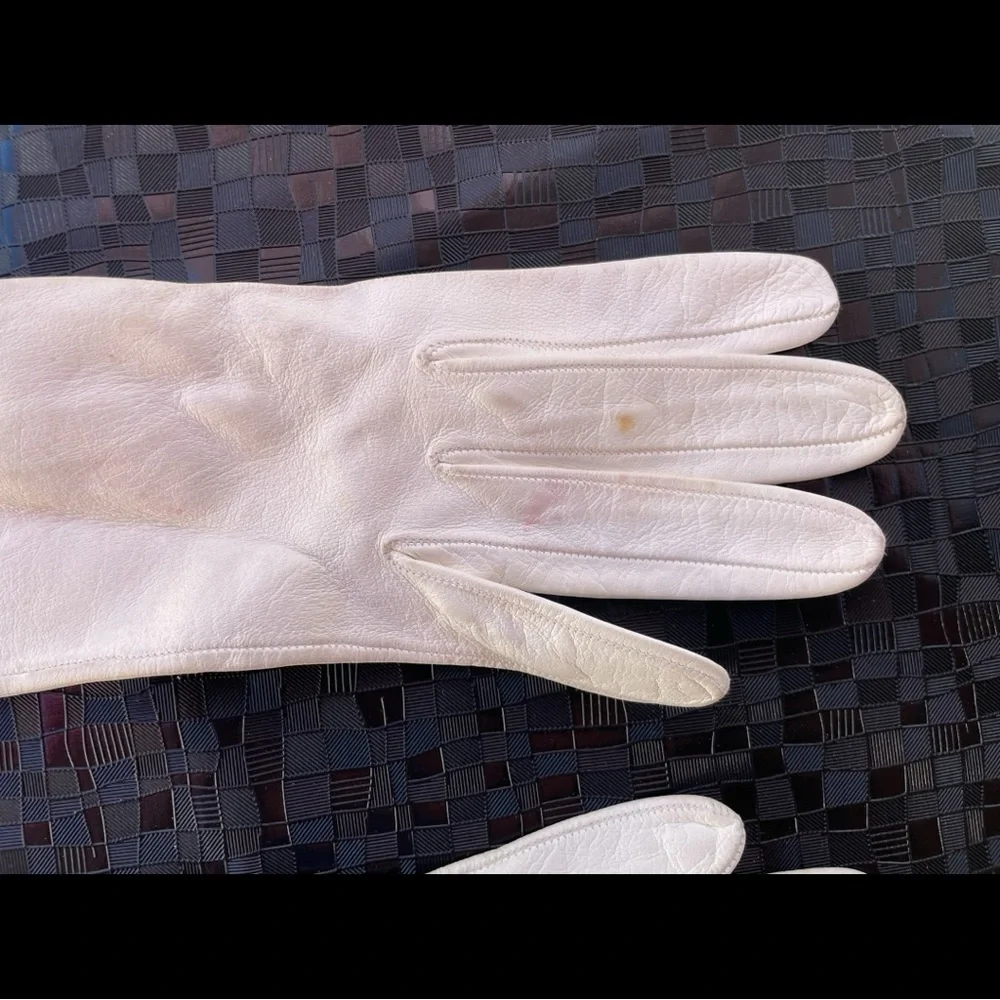 Vintage Elegant White/ Ivory Leather Opera Gloves